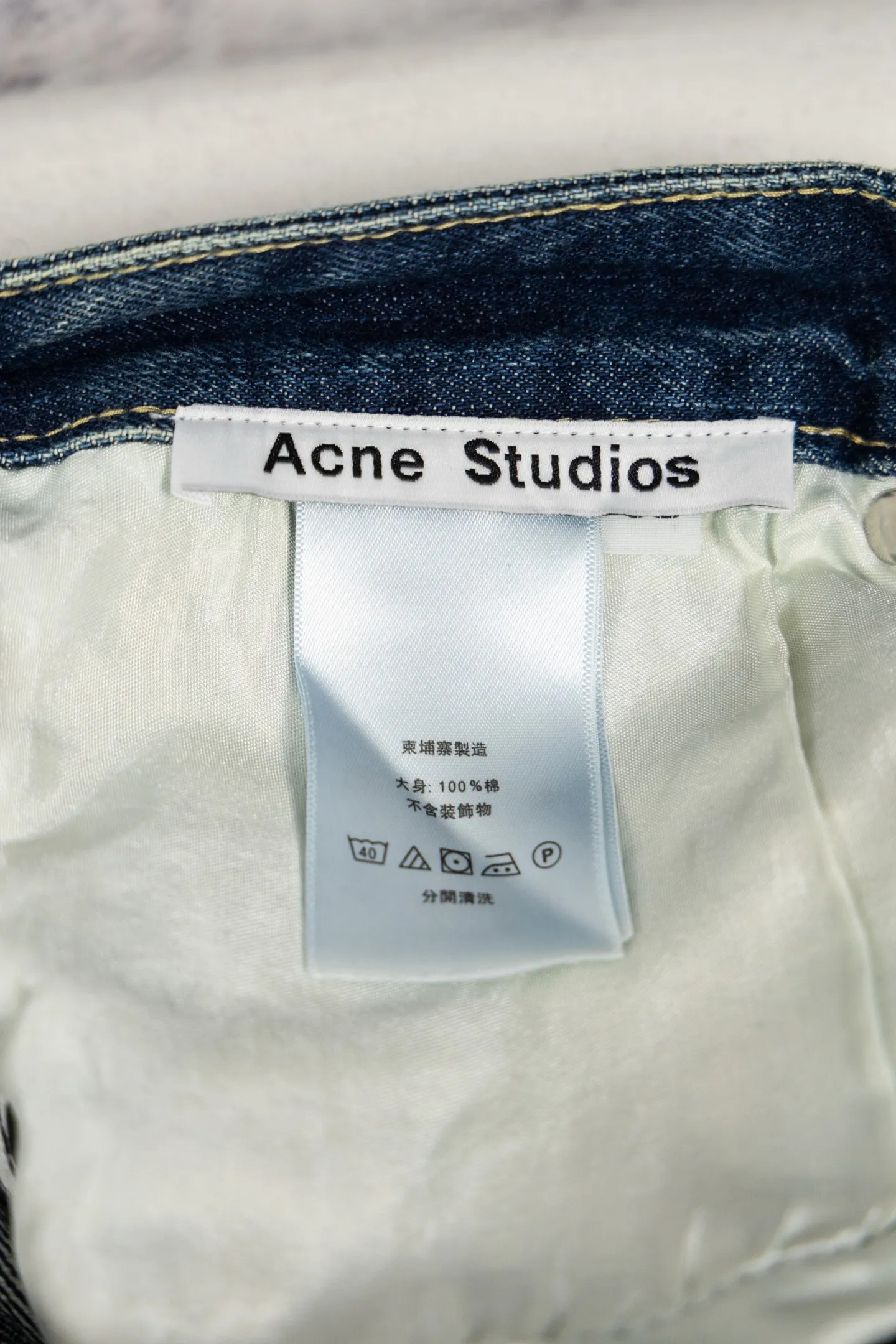135 Acne Studios（ ）2026New Arrival Retro Retro ， + ， 。 ， 。Wear-Resistant ， ， ， Versatile 。 Acne Studios（ ）， Premium ， 、 ， 。 Size：28 30 32 34 ：Dark Blue